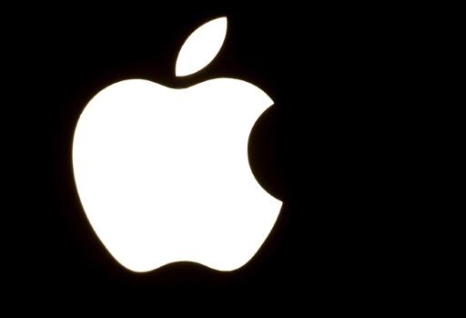 El logotipo de la compañía de tecnología Apple, en una imagen tomada el 30 de enero de 2015 en la ciudad francesa de Lille