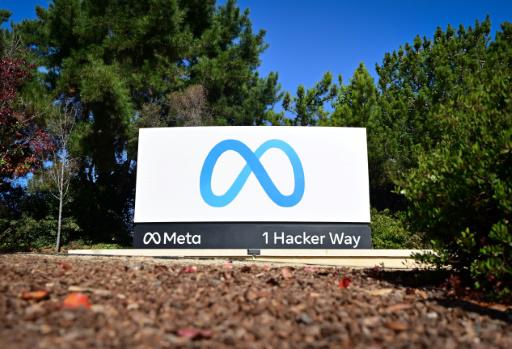 El logotipo de Meta, a la entrada de su sede central, el 9 de noviembre de 2022 en Menlo Park (California), al oeste de EEUU