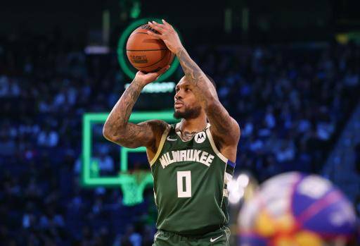 Damian Lillard participa en el concurso de triples de la NBA de 2025 cuando todavía vestía con el uniforme de los Milwaukee Bucks