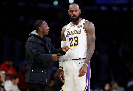 LeBron James valora 10 posibles nuevos equipos, dice su agente