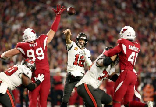 Los Buccaneers de Brady y los Packers reavivan esperanzas de playoffs en la NFL