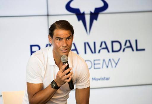 El tenista español Rafael Nadal habla durante una rueda de prensa para anunciar su ausencia en el siguiente torneo de Roland Garros, el 18 de mayo de 2023 en Manacor, en la isla española de Mallorca