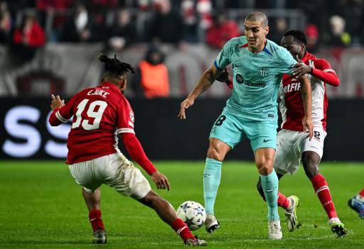 Un Barcelona triste cae en Amberes pero avanza a octavos como primero