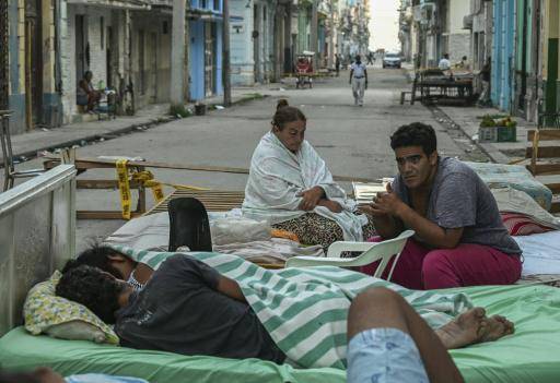 En Cuba, resolver la crisis día tras día pasa factura