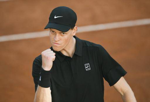 El italiano Jannik Sinner celebra un punto contra el noruego Casper Ruud durante la final masculina del Masters 1000 de Roma, en el Foro Itálico de Roma, el 17 de mayo de 2026