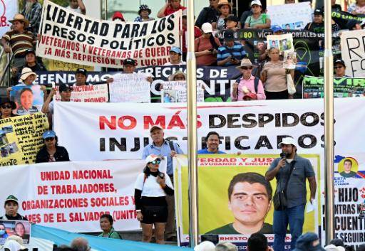 Salvadoreños marchan contra el régimen de excepción de Bukele