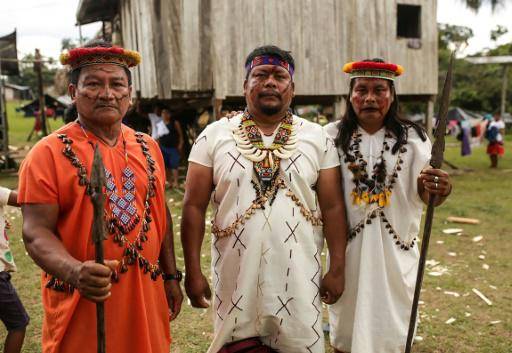 Unos dirigentes de la nación siekopai, el 16 de abril de 2020 en la comunidad de Lagartococha (Ecuador), imagen divulgada por la ONG Amazon Frontlines