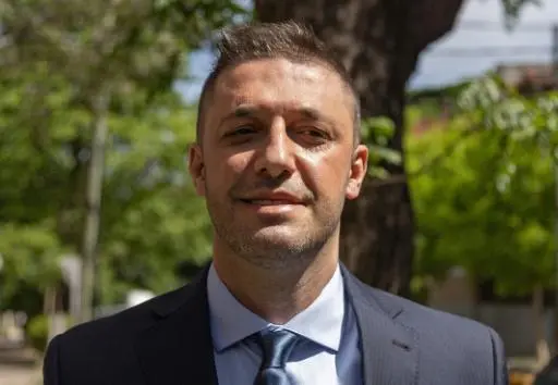 Confirman el embargo a dos hermanas y el abogado de Maradona por presunto fraude con su marca