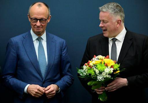 El canciller alemán celebra la victoria en una elección regional