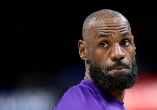 LeBron James (#23), de los Los Angeles Lakers, durante el partido ante los Indiana Pacers en el Gainbridge Fieldhouse, en Indianápolis, Indiana, el 25 de marzo de 2026