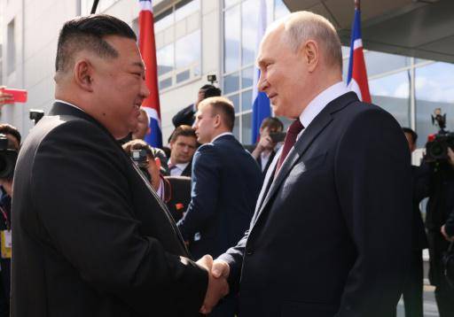 Líder norcoreano se reúne con ministro ruso de Defensa y examina misiles