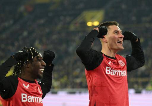 Leverkusen gana en Dortmund para seguir su persecución del Bayern