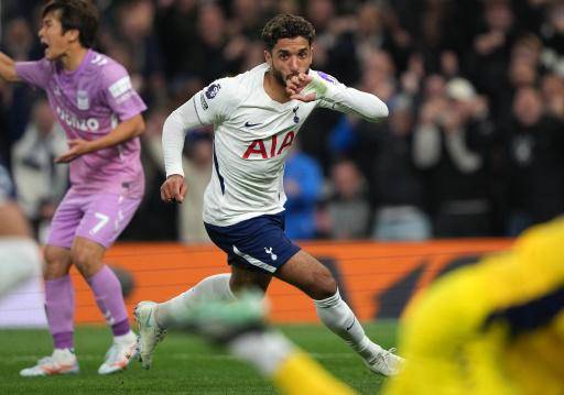 Tottenham logra su primera victoria y sale del descenso