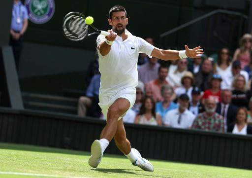 Djokovic supera a Evans y se mantiene en liza por el récord del 25º Grand Slam