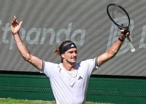 Alexander Zverev celebra su victoria ante Raphael Collignon en cuartos de final del torneo de Halle (Alemania), el 19 de junio de 2026