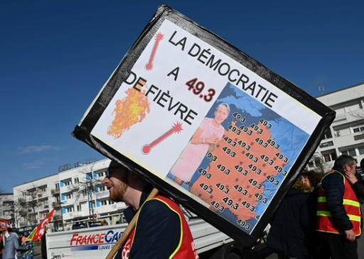 Francia vive su primera gran jornada de protestas tras la adopción de la reforma de las pensiones
