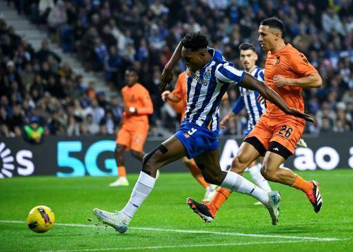 Oporto toma liderato de la liga portuguesa a la espera del derbi lisboeta