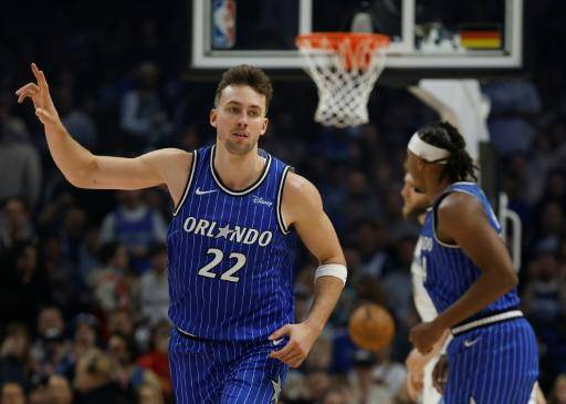 Wembanyama hurga en la herida de Bucks y Thompson asciende a cuarto mayor triplista