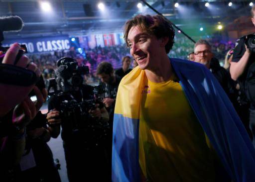 Mondo Duplantis vuela ante su público con un 15º récord del mundo