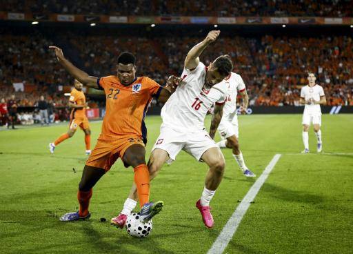 Países Bajos y Polonia se neutralizan 1-1 en choque estelar de grupo G