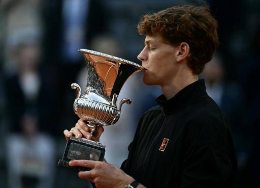 El italiano Jannik Sinner celebra el título en el Masters 1000 de Roma, el 17 de mayo de 2026 en el Foro Itálico