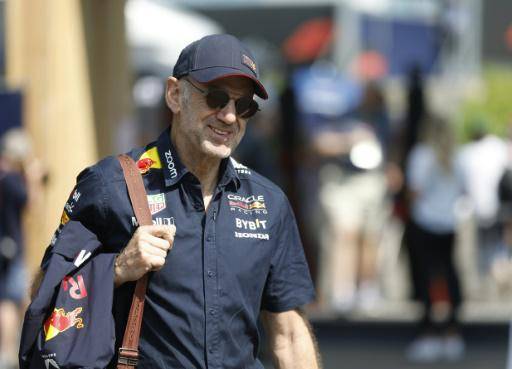 El ingeniero jefe de Red Bull Racing F1 Team Adrian Newey a su llegada a la primera sesión de entrenamientos de pretemporada en el circuito de Spielberg, Austria, el 30 de enero de 2023