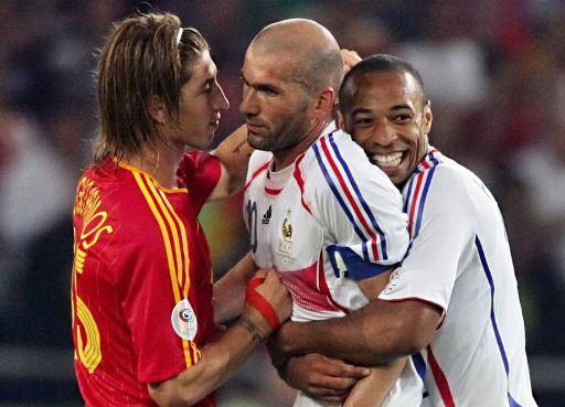 Cuando España quería jubilar a Zidane hace 20 años y no lo consiguió