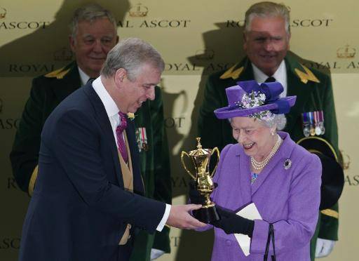 Isabel II presionó para el nombramiento del expríncipe Andrés como enviado de Comercio en 2001