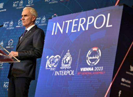 Interpol cumple 100 años luchando contra el crimen y contra las polémicas