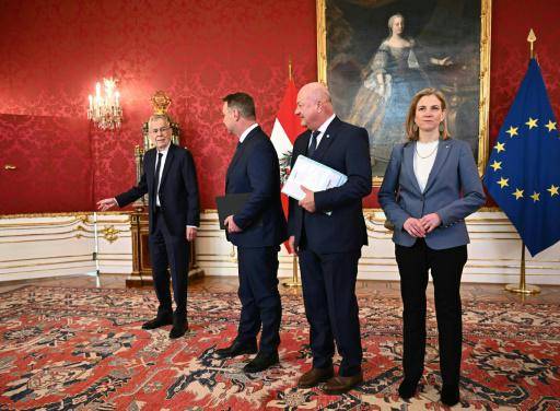 Izquierda, derecha y liberales de Austria retoman las negociaciones para formar gobierno