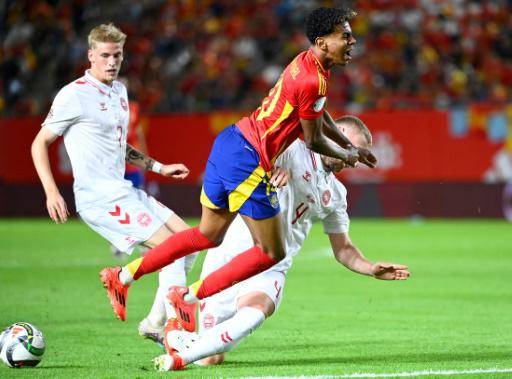 Lamine Yamal causa baja por sobrecarga ante Serbia