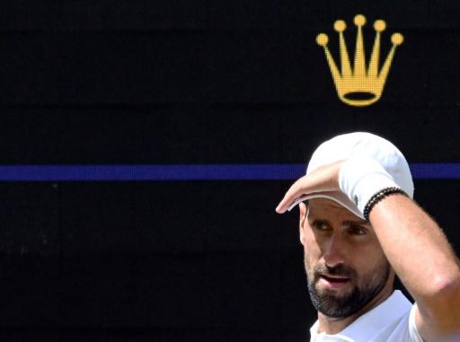 El serbio Novak Djokovic durante su partido ante el ruso Roman Safiullin en octavos de Wimbledon, en el All England Lawn Tennis and Croquet Club de Wimbledon, Londres, el 5 de julio de 2026
