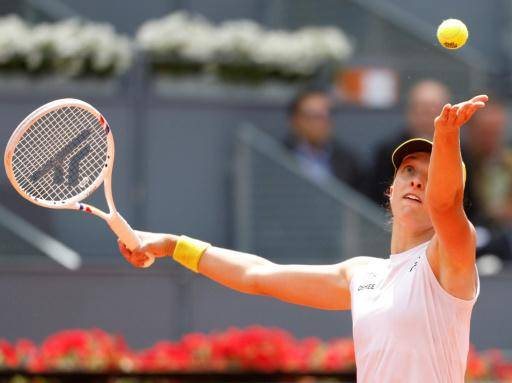 Swaitek gana a Shnaider con sufrimiento y avanza a cuartos en Madrid