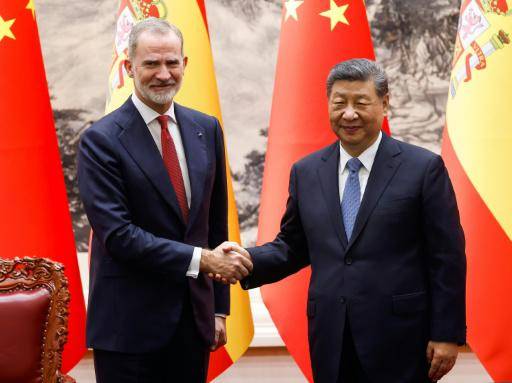 El rey de España y Xi abogan por un desarrollo global abierto en una reunión en Pekín