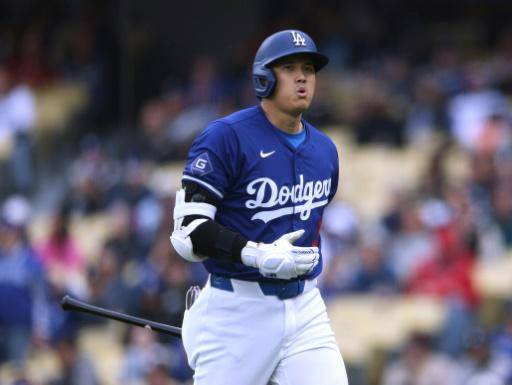Shohei Ohtani durante un partido de pretemporada con Los Angeles Dodgers.