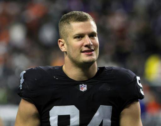 Nassib, el primer jugador abiertamente gay en la NFL, se retira