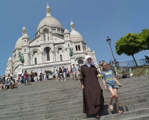 Una madre superiora acosaba y maltrataba a las monjas de su congregación en París, según un informe