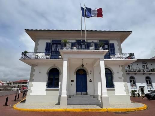 Embajadas impulsan formación de panameños