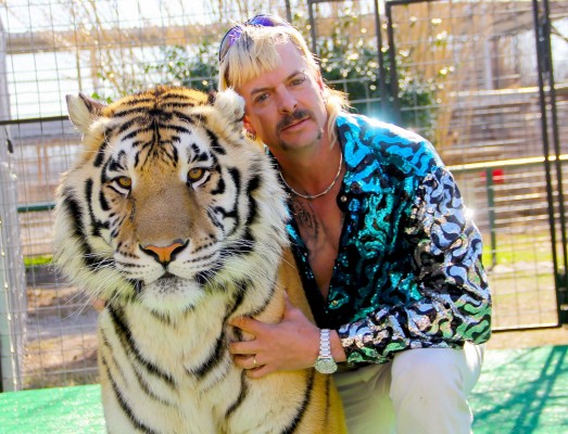 El héroe de la serie Tiger King pierde su zoo, cedido a su enemiga jurada