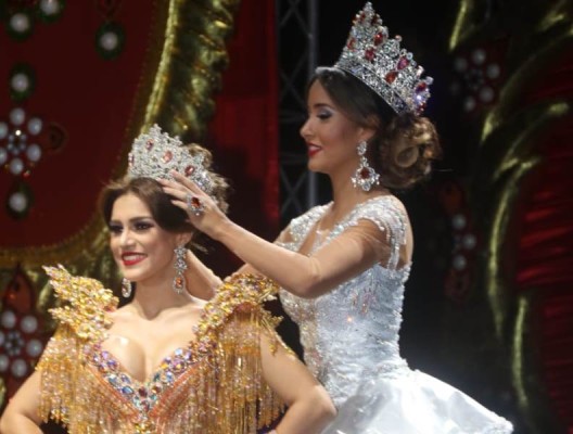 Coronación de Julia Marina López dio inicio al Carnaval de Panamá denominado “Alegría y tradición”