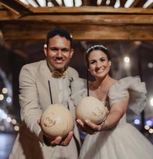 Cocos personalizados, un negocio de recuerdos memorables y refrescantes