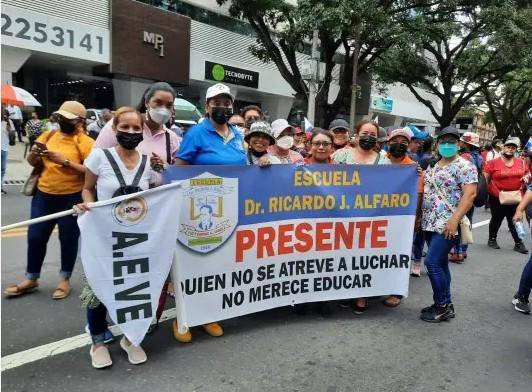 Más de 55 fallos favorecen a los docentes destituidos