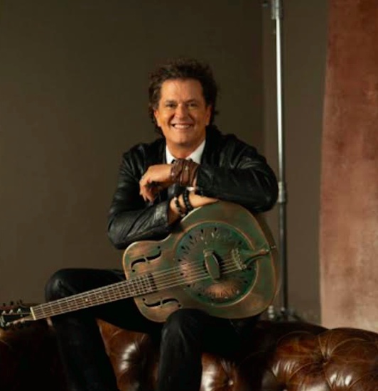 Carlos Vives vuelve a las raíces de la grabación con “El Ultimo Disco Vol. 1”