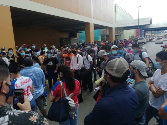 Mil 108 nicaragüenses amanecen en la Terminal de Albrook