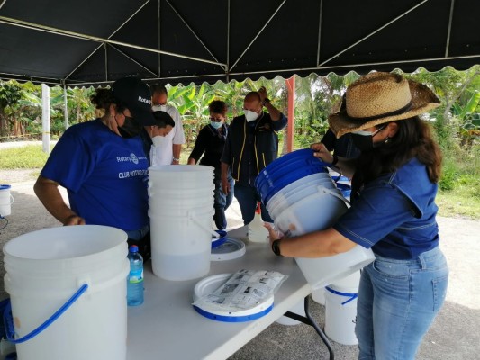 Club Rotario entrega filtros de agua en Chiriquí