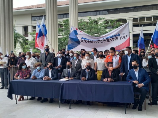 Alianza Firmo por Panamá presenta solicitud para recoger firmas para Constituyente Paralela