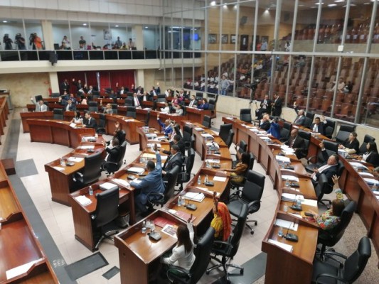Diputados archivan paquete de reformas a la Constitución