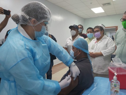 Panamá supera la media mundial de vacunas administradas, afirma la OPS