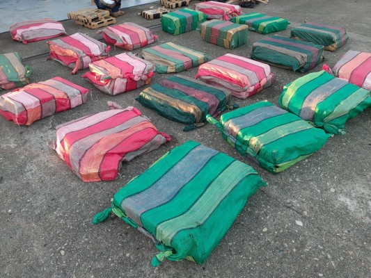 Incautan 24 bultos de presunta droga en Chepo
