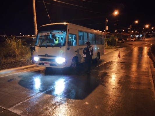 Retienen a 208 personas por incumplir el toque de queda